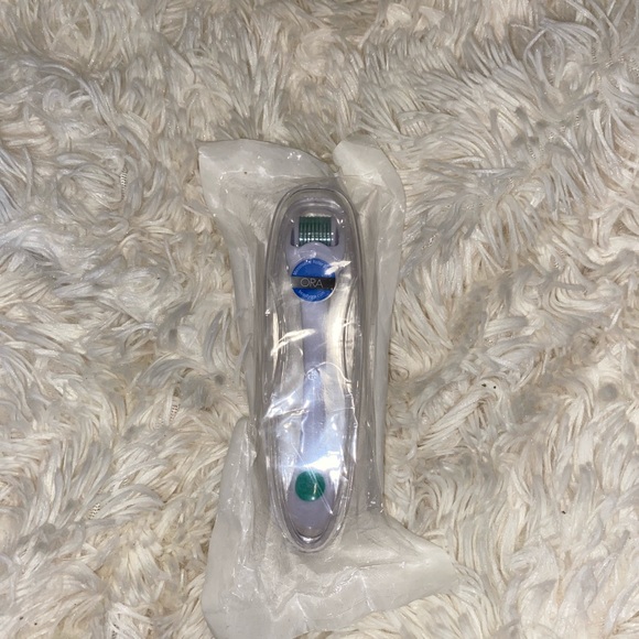 NEW✨ Ora Microneedle Roller System - Picture 2 of 4